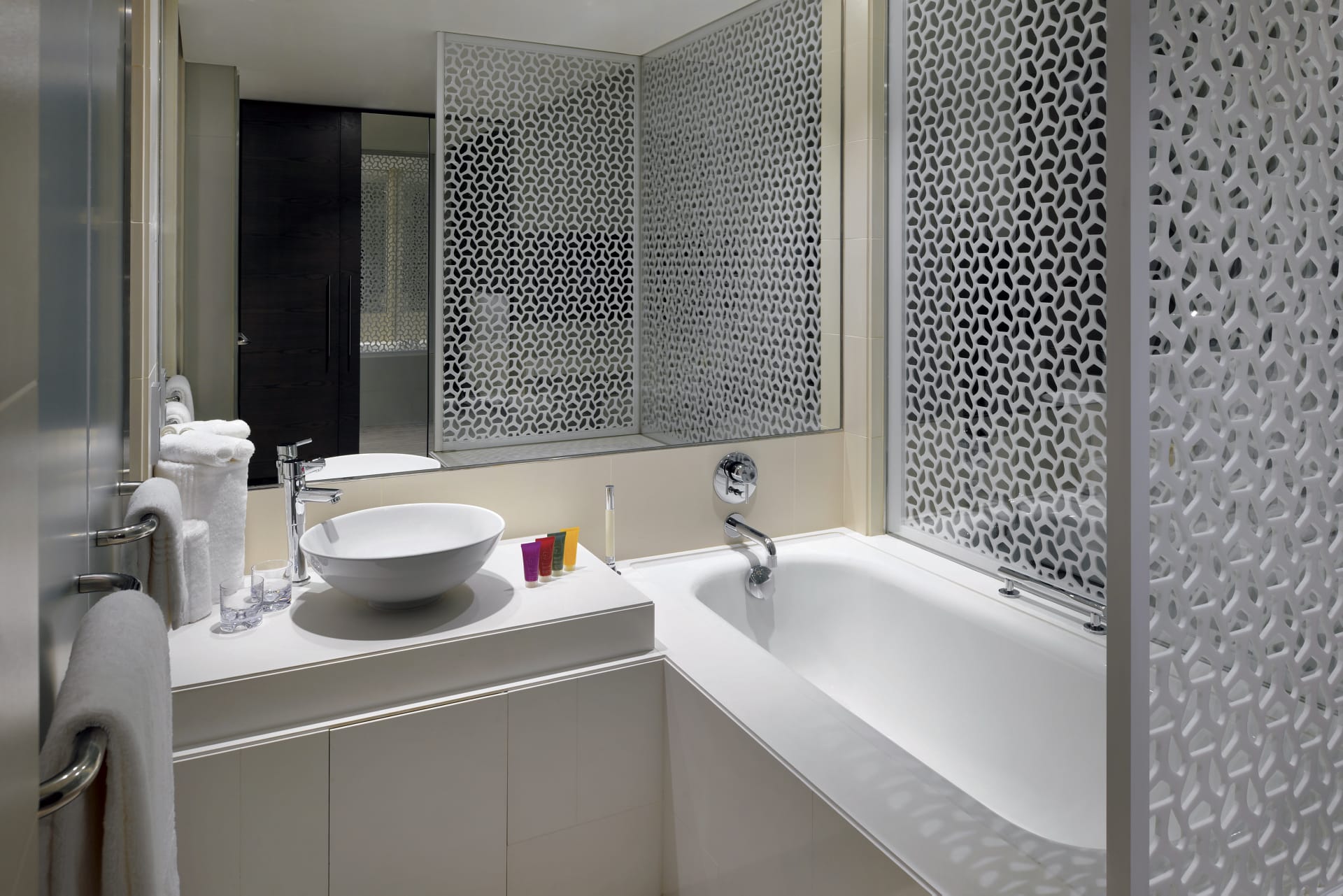 50674-ARA_DXB_010_20130930_IvB