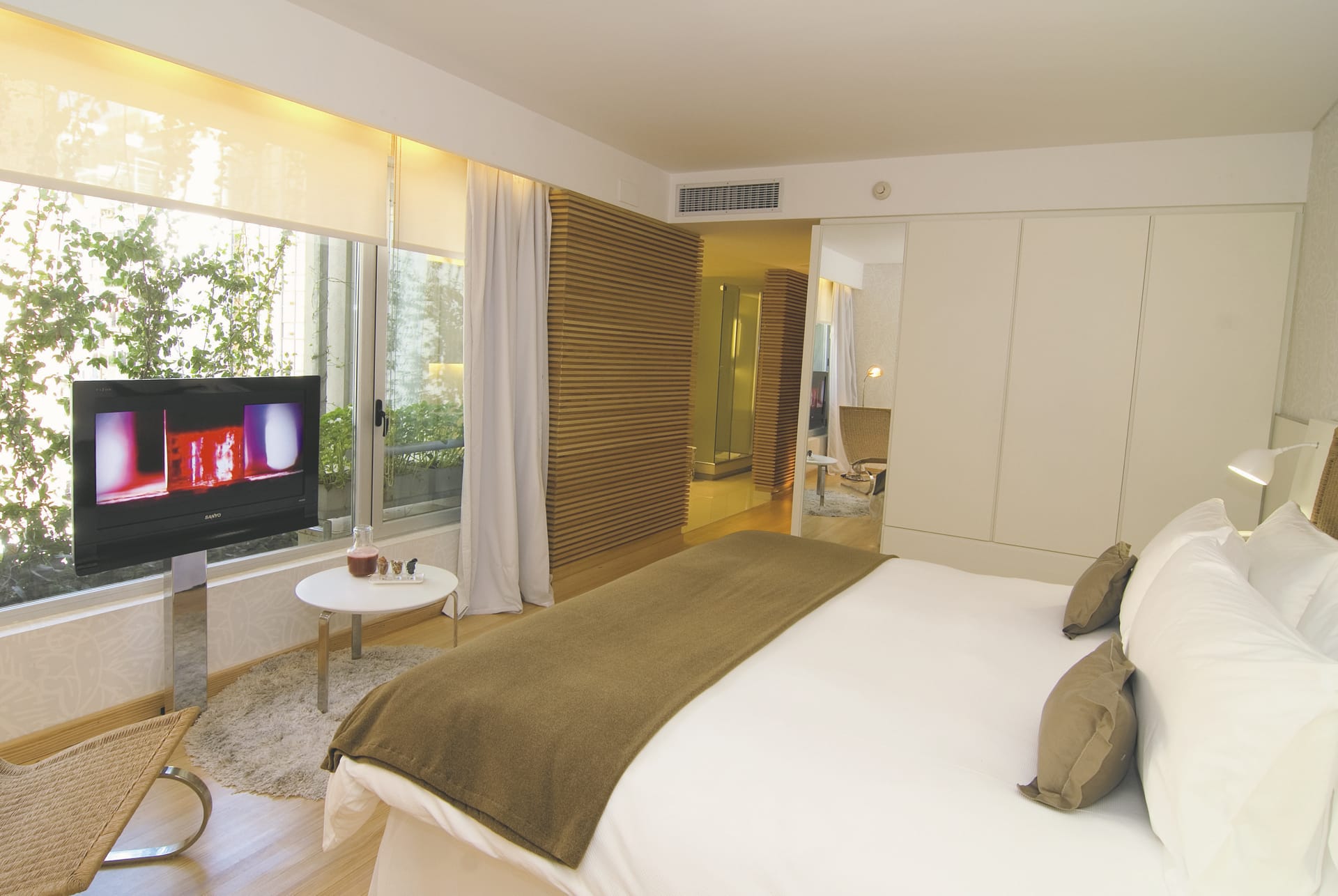 56196-SAM_AR_082_20140819_PP