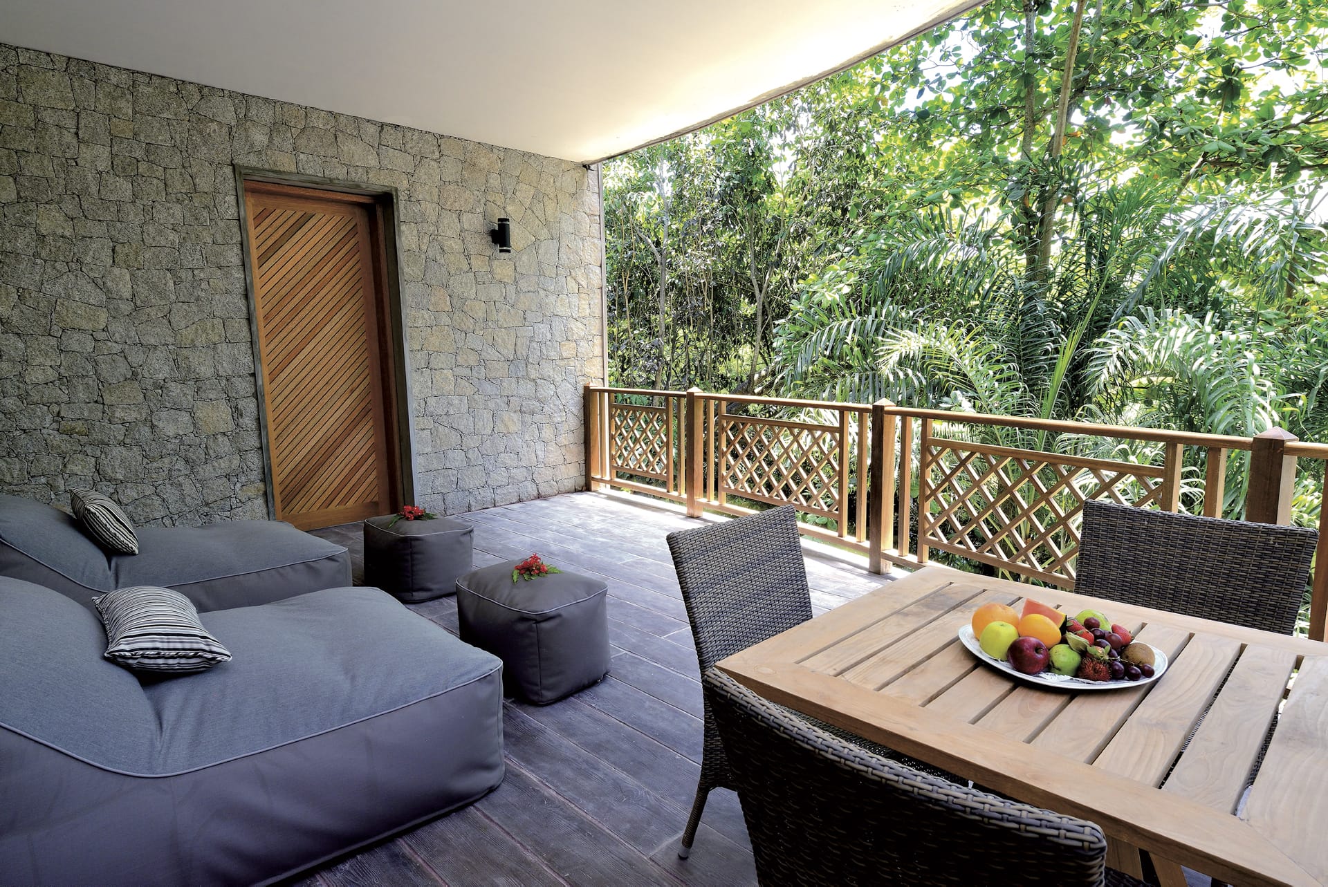 61682-IOZ_SEY_008_20150715_DTT