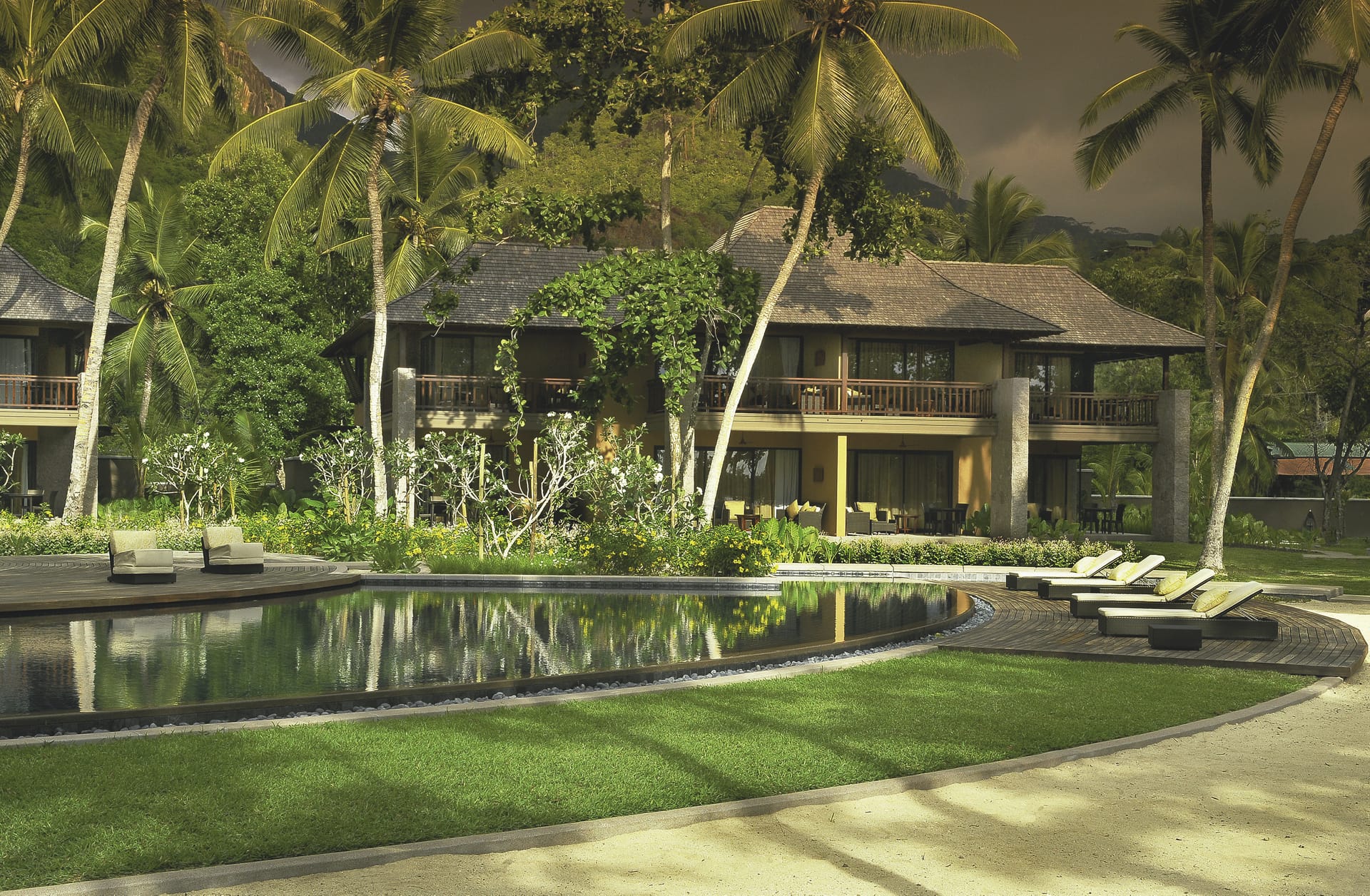 74277-IOZ_SEY_042_20170627_OL