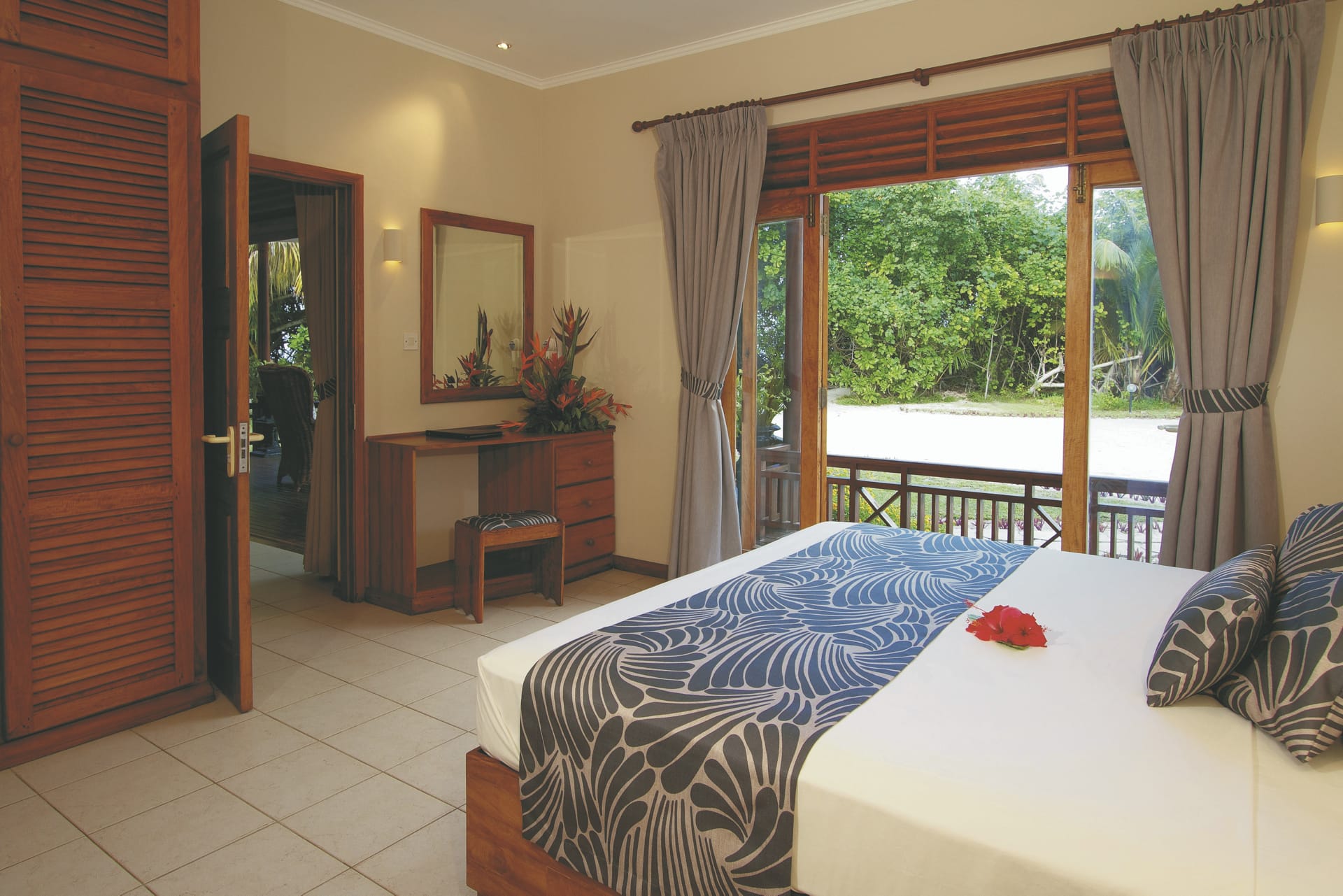 85515-IOZ_SEY_20180731_OL_3_11