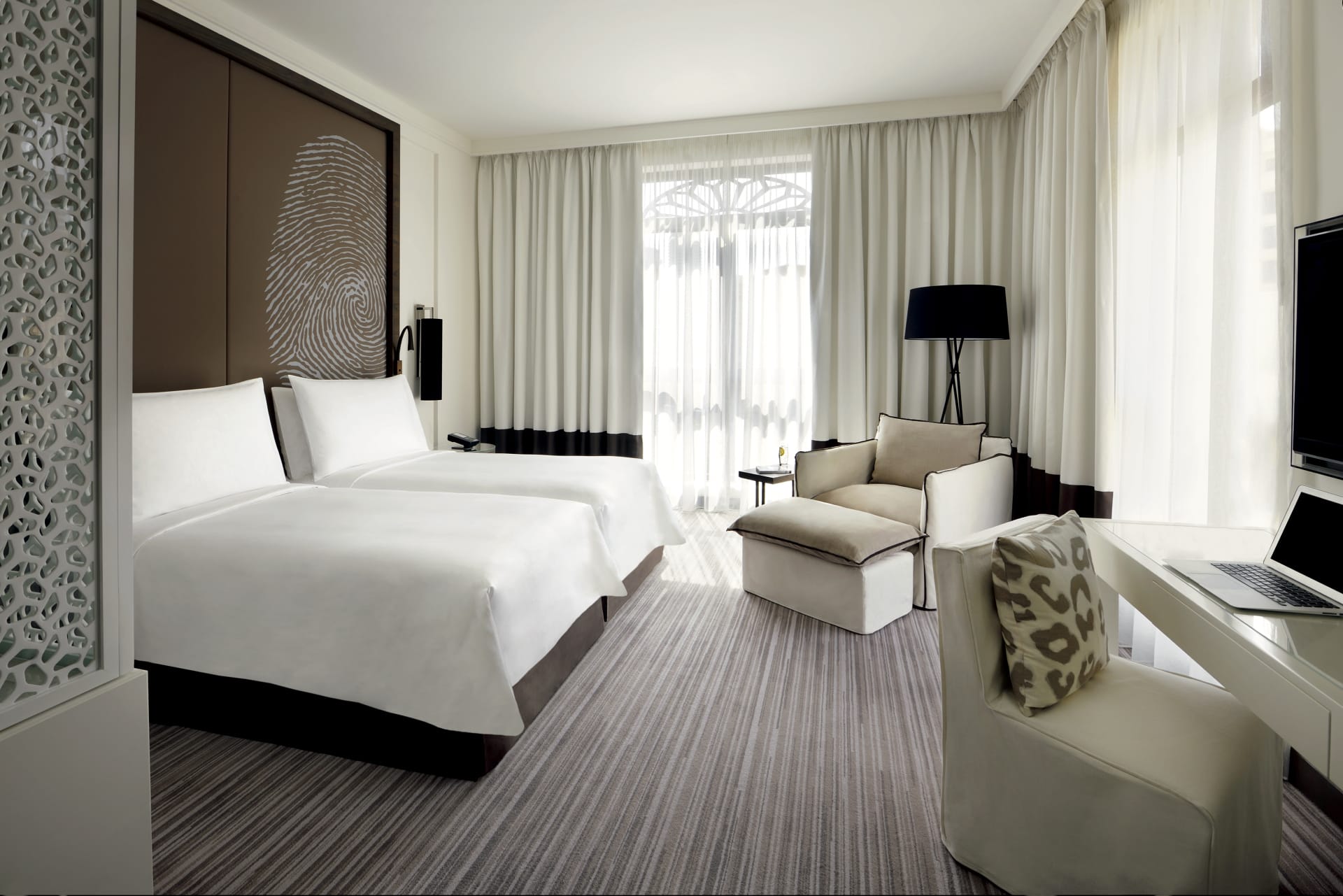 ARA_DXB_011_20130930_IvB