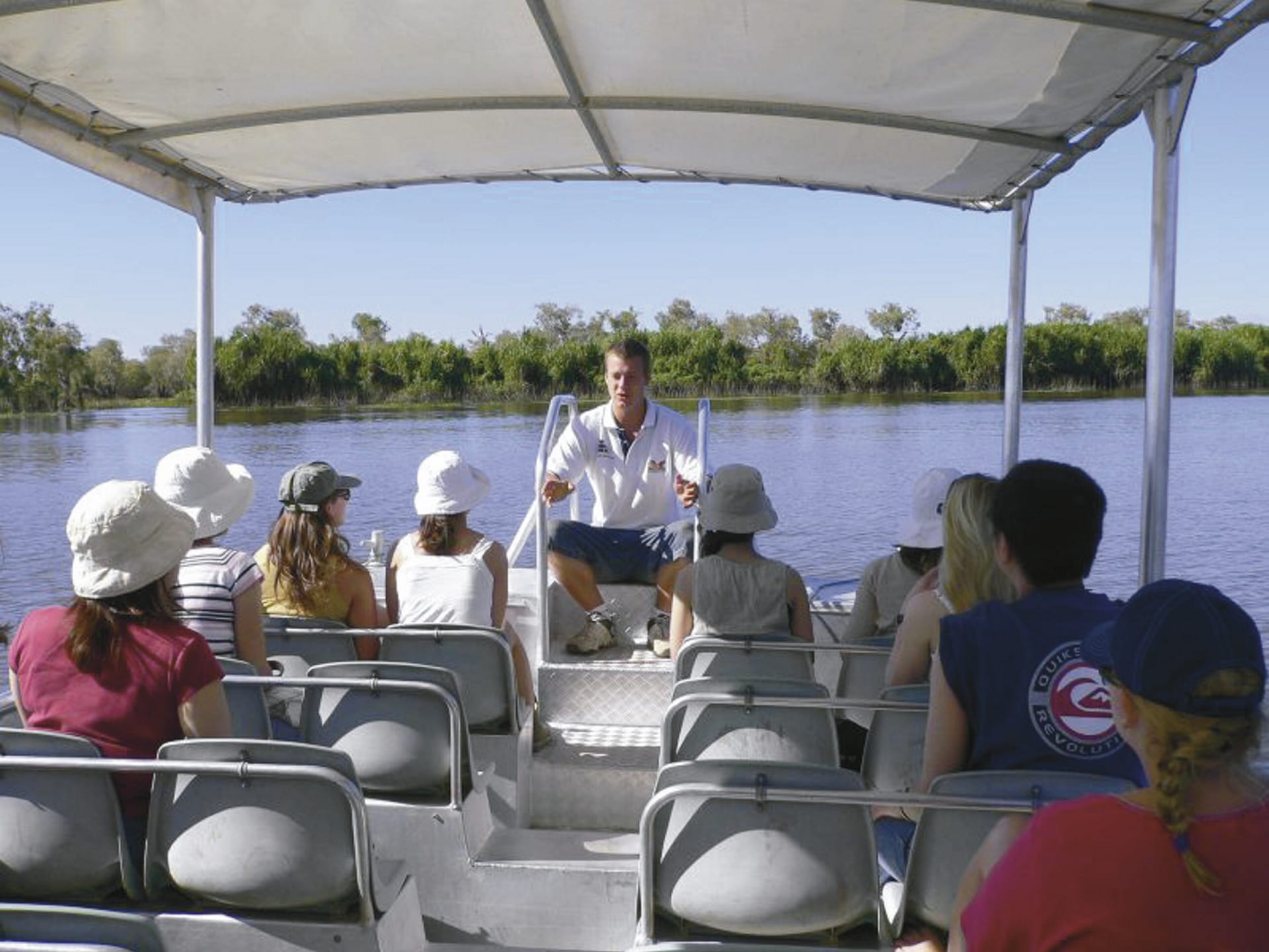 AUS_NT_215_20080904_IVB