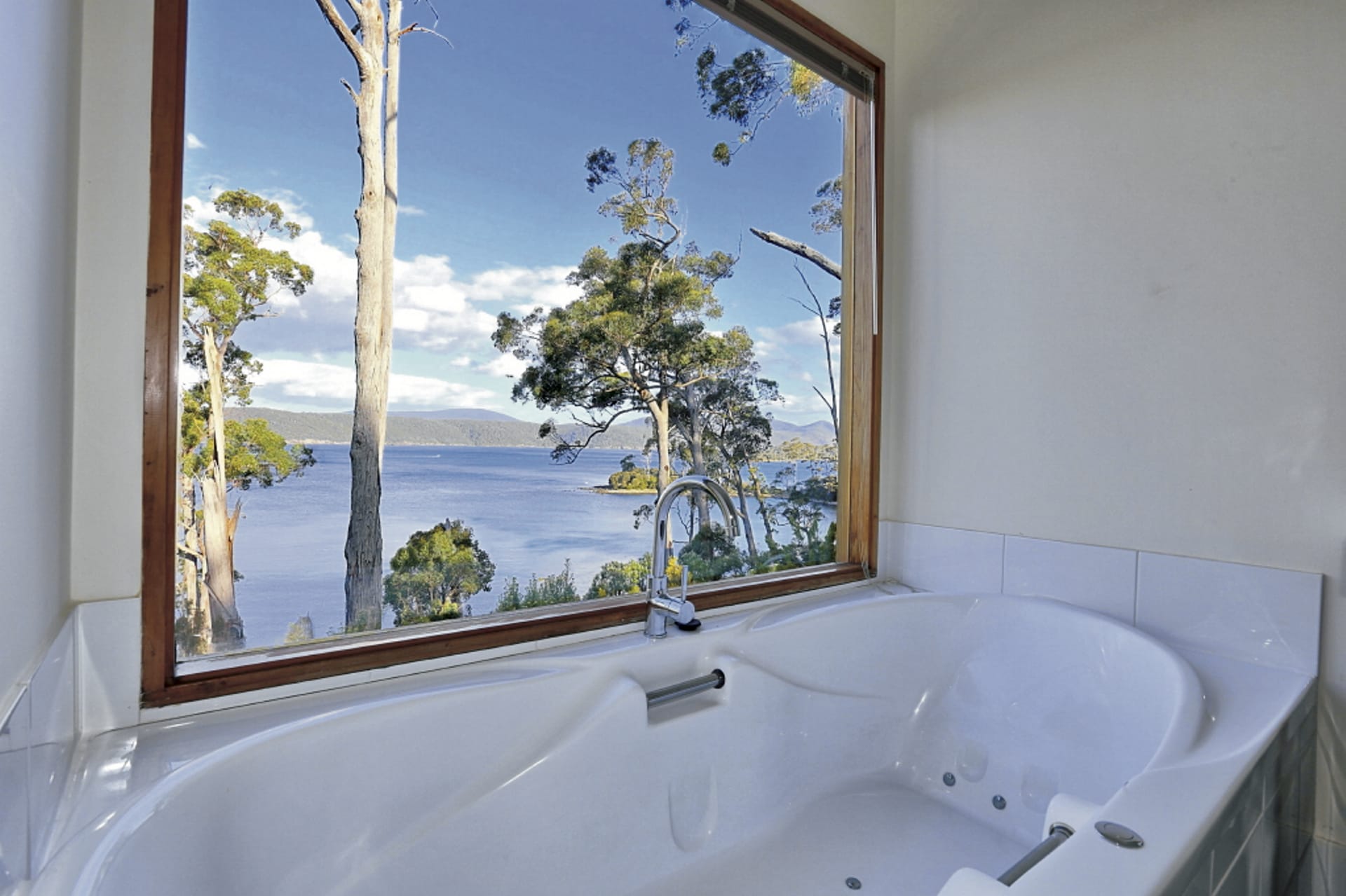 AUS_TAS_050_20150825_BR