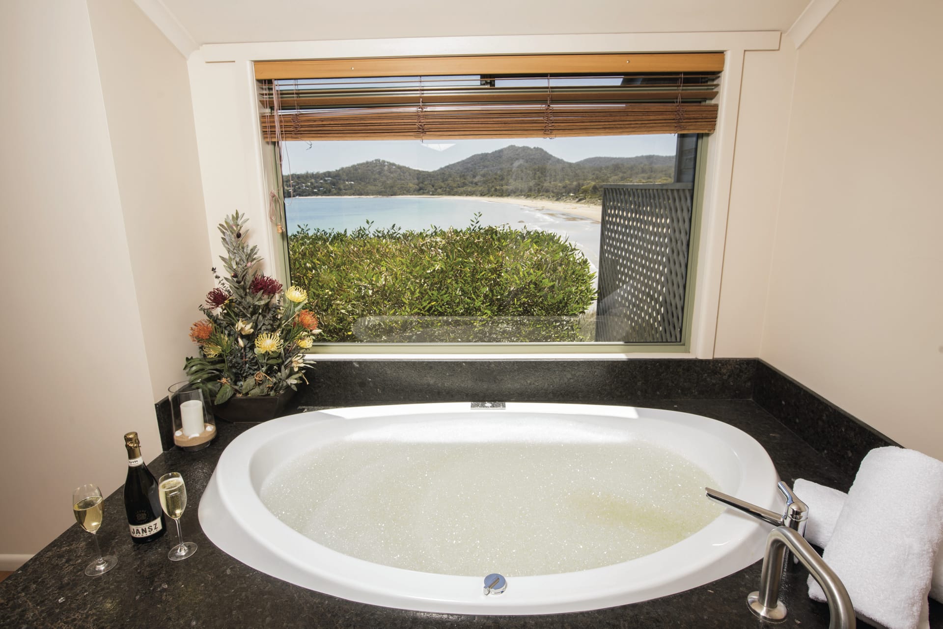 AUS_TAS_067_20150825_BR