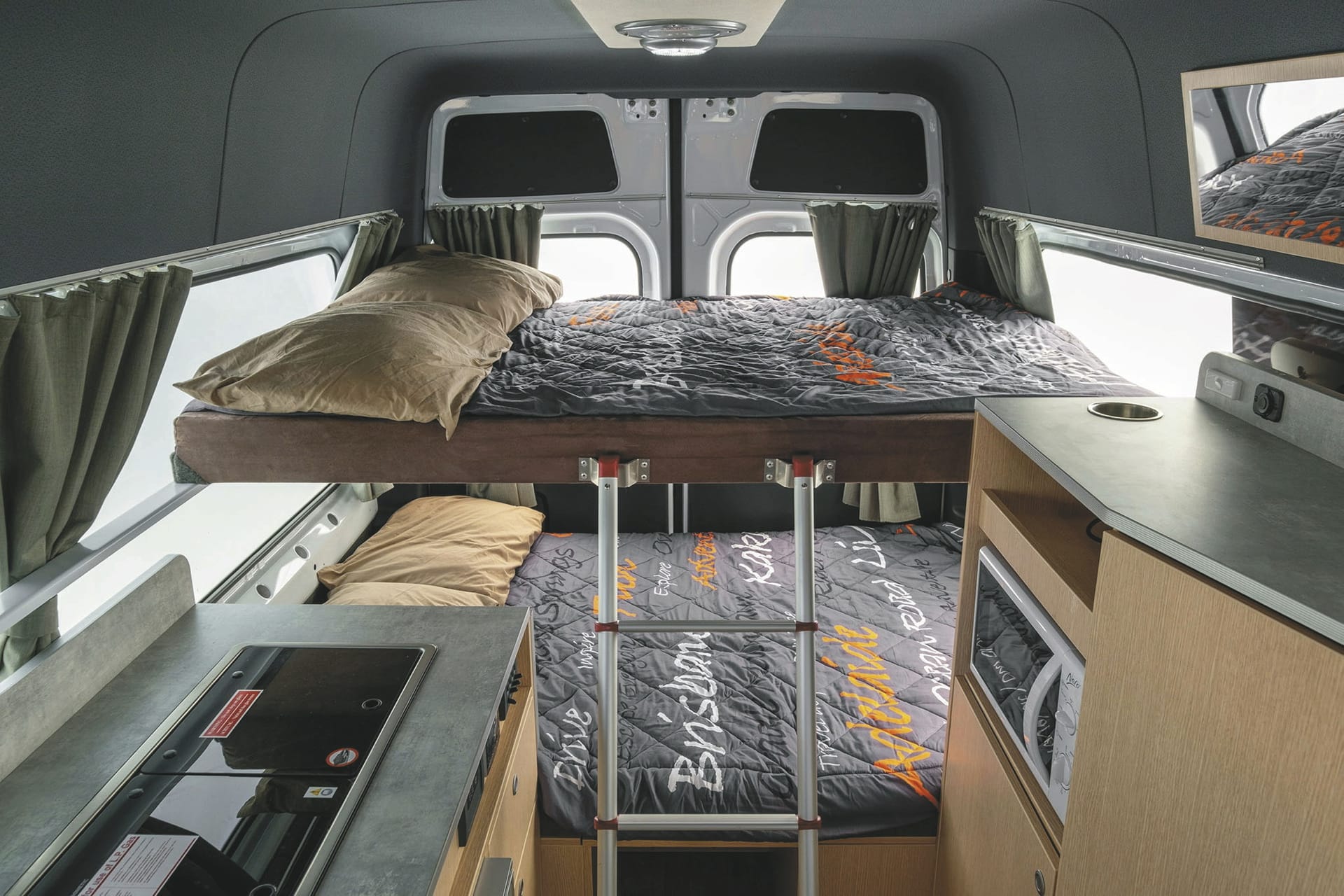 AUS_TRA_20231207_BR_15