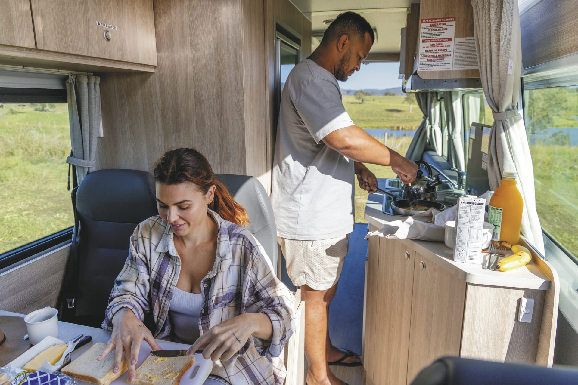 AUS_TRA_20231208_BR_22