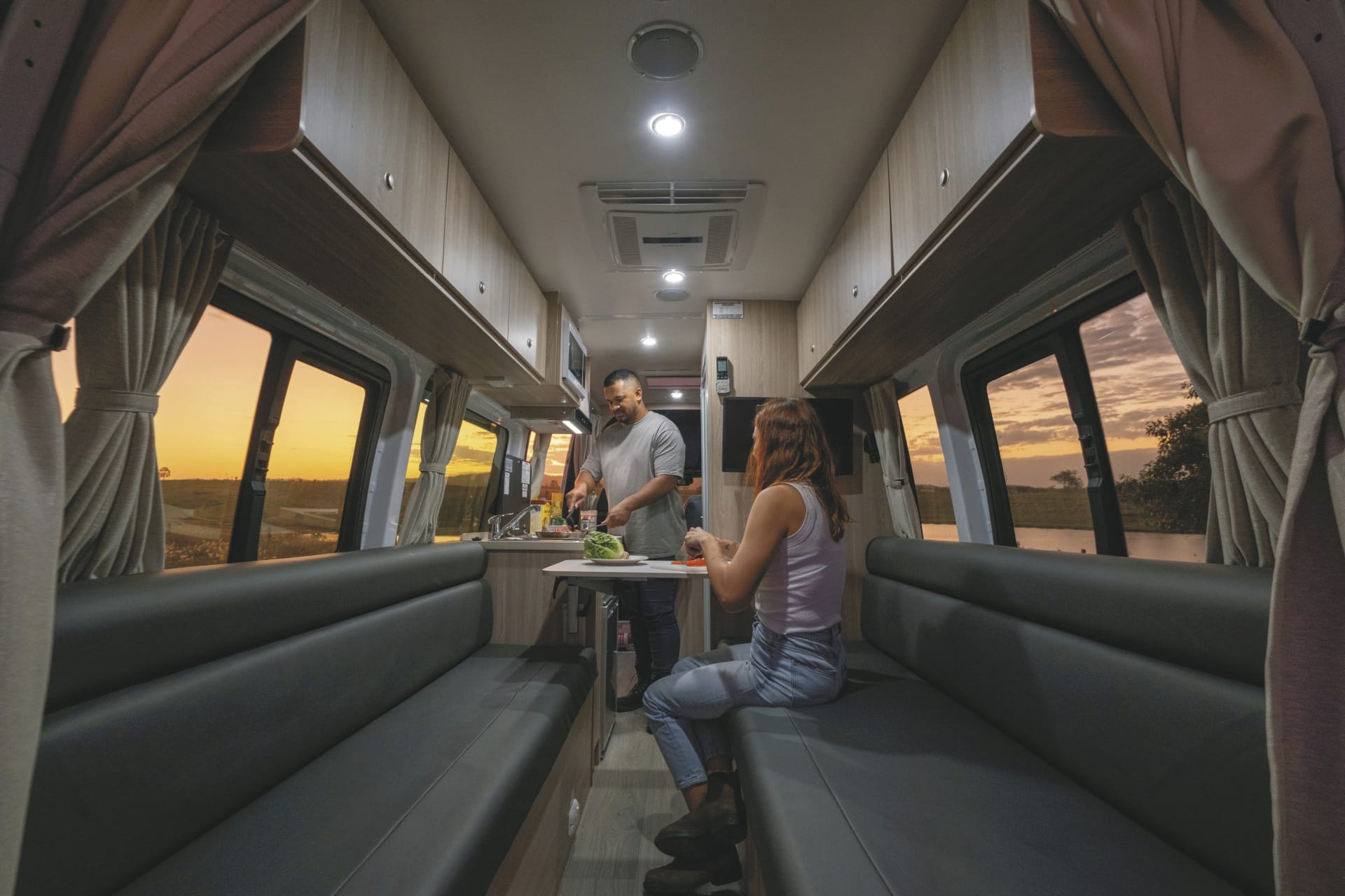 AUS_TRA_20231208_BR_23