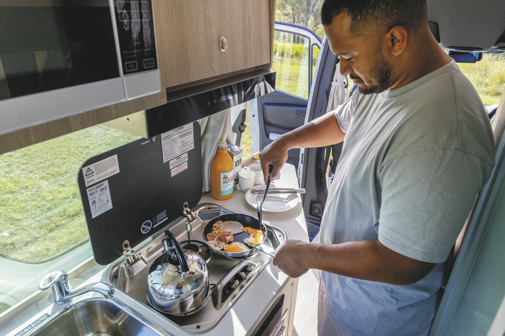 AUS_TRA_20231208_BR_28