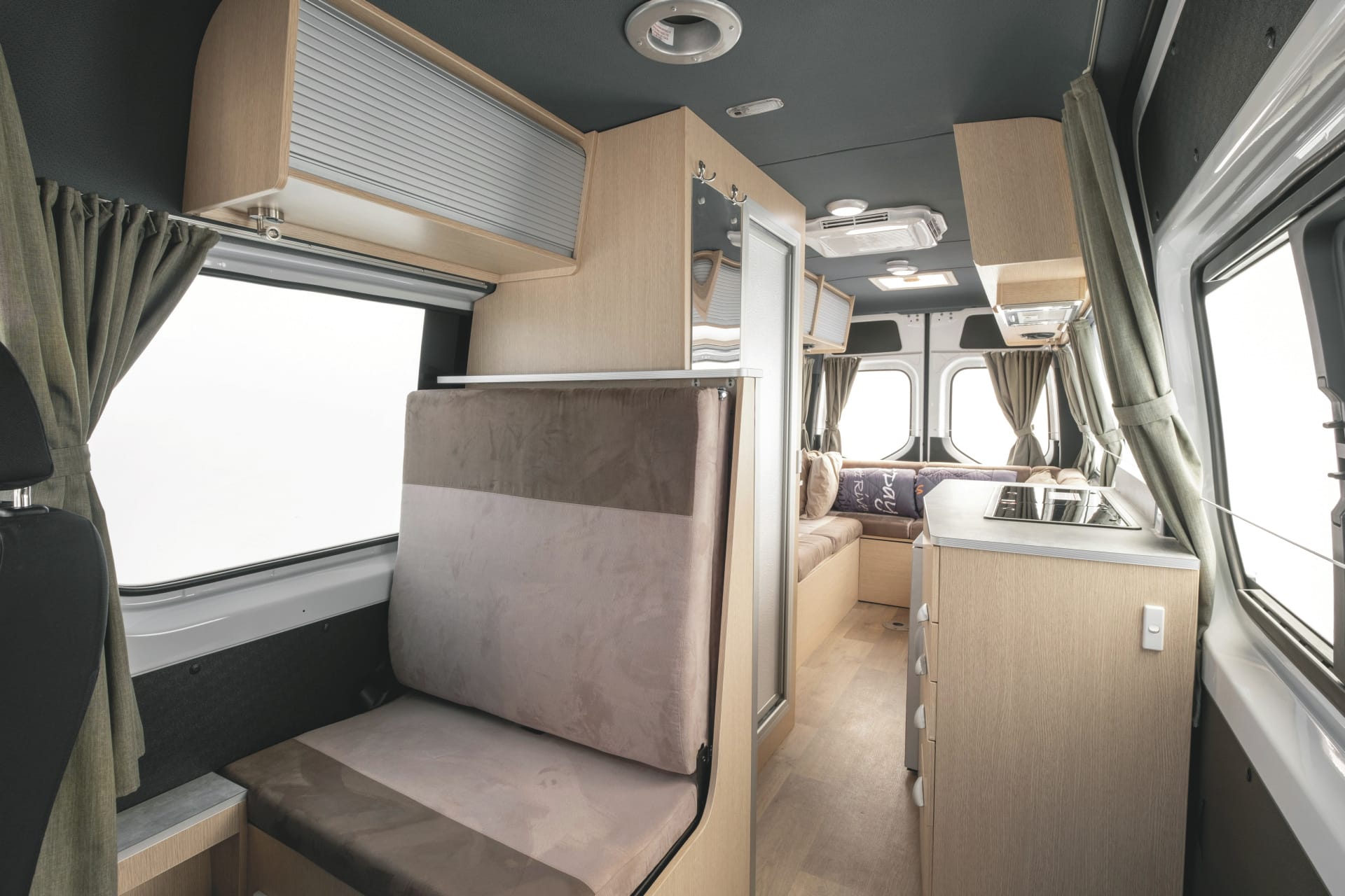 AUS_TRA_20231208_BR_38