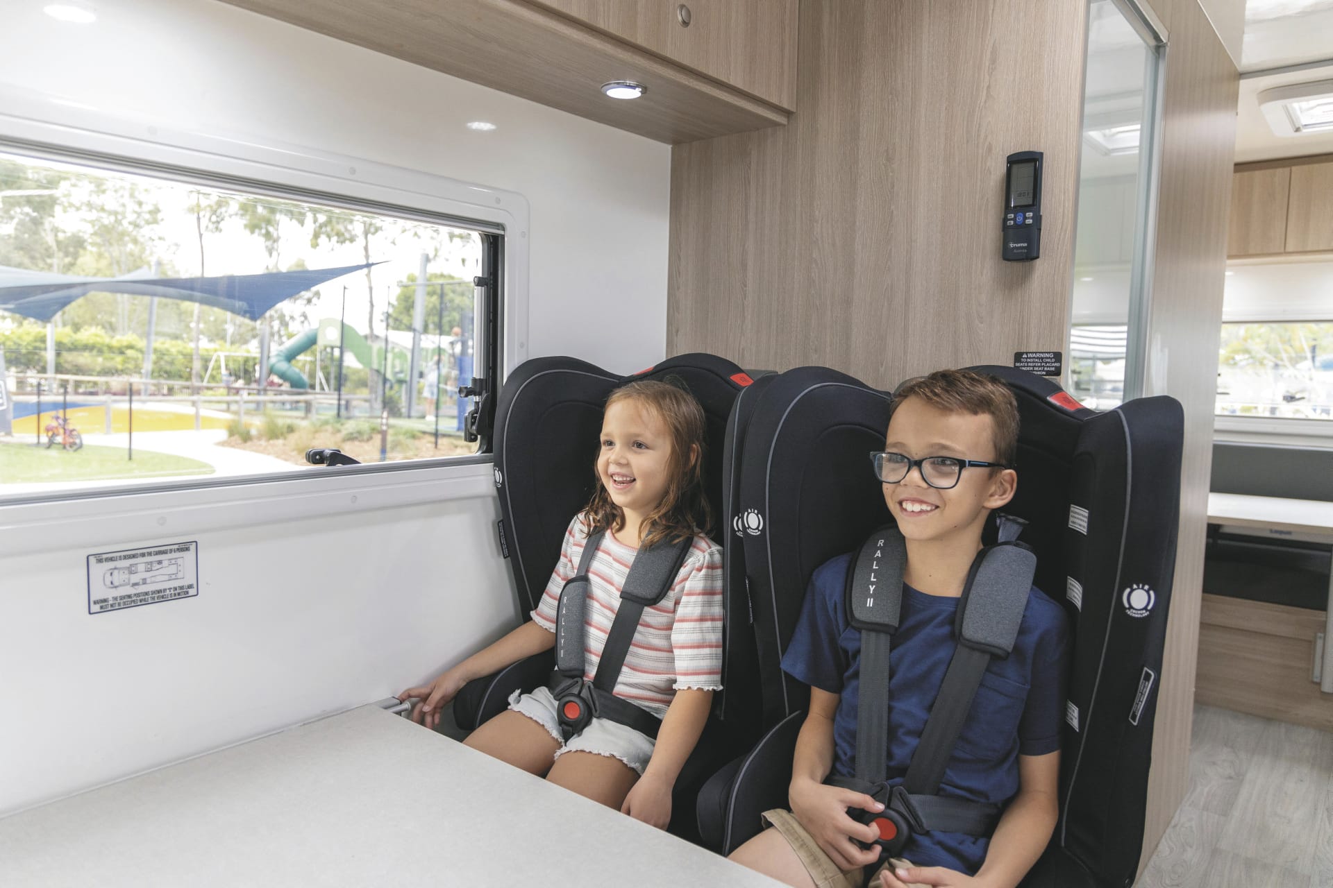 AUS_TRA_20231208_BR_50