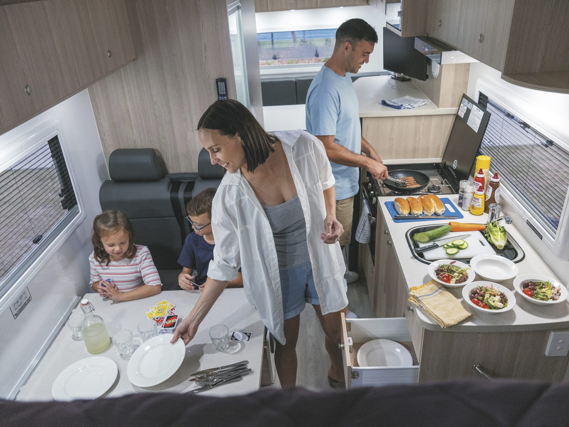 AUS_TRA_20231208_BR_60