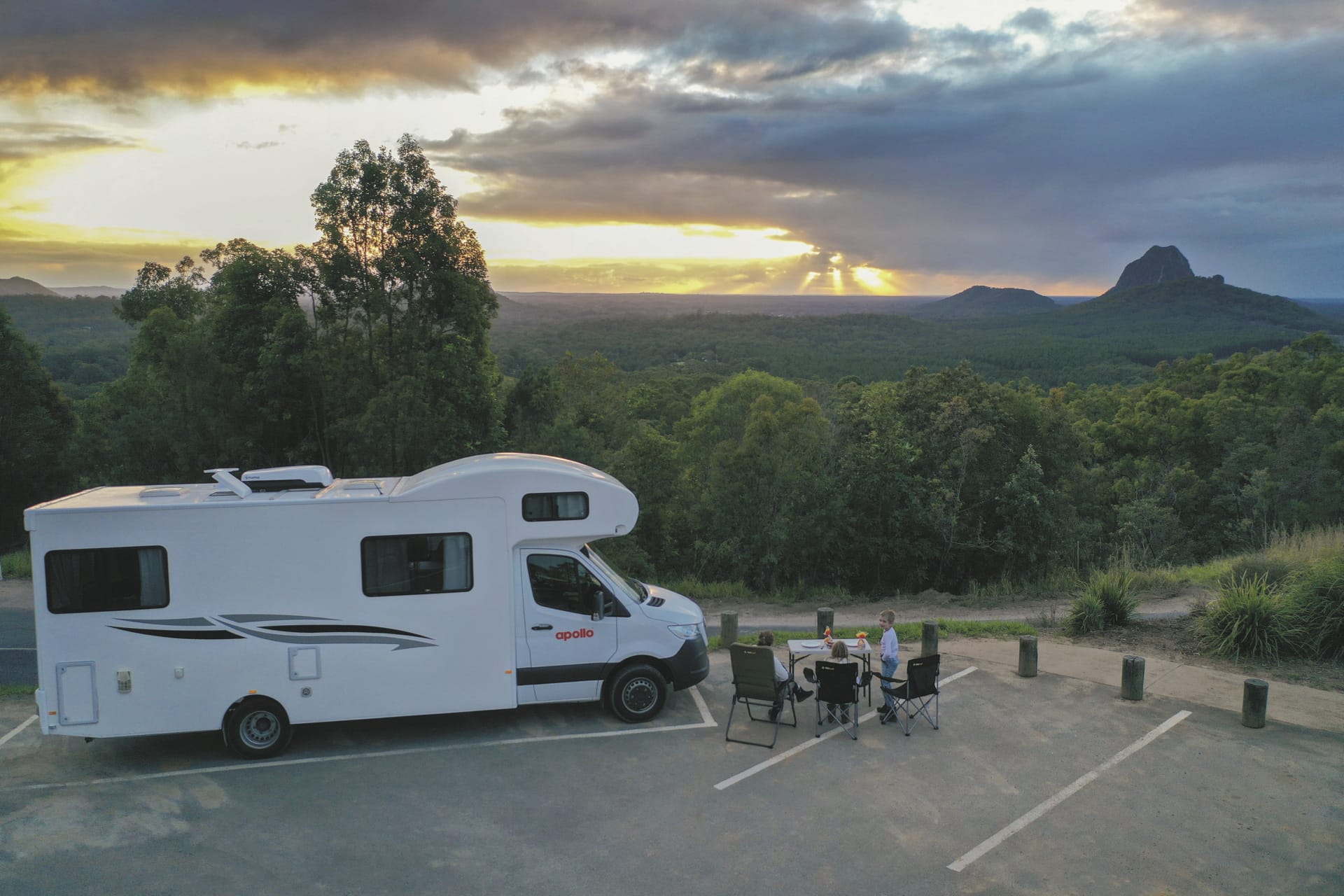 AUS_TRA_20231208_BR_70