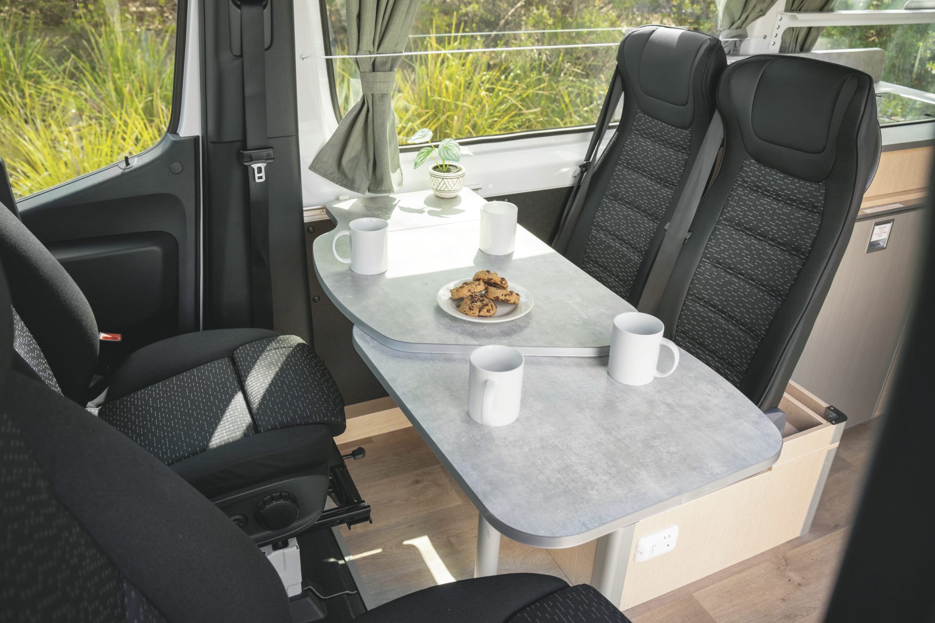 AUS_TRA_20231215_BR_15