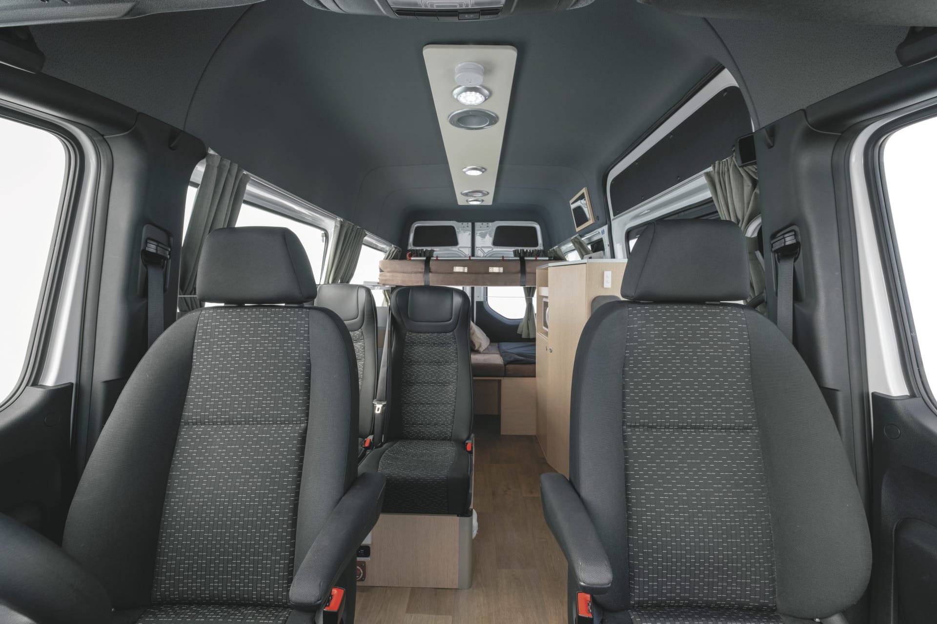 AUS_TRA_20231215_BR_16