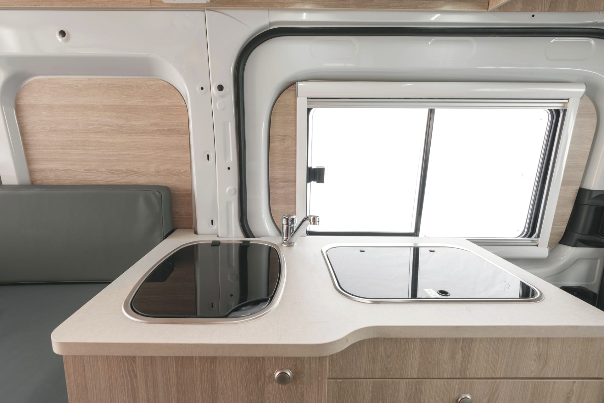 AUS_TRA_20231215_BR_24