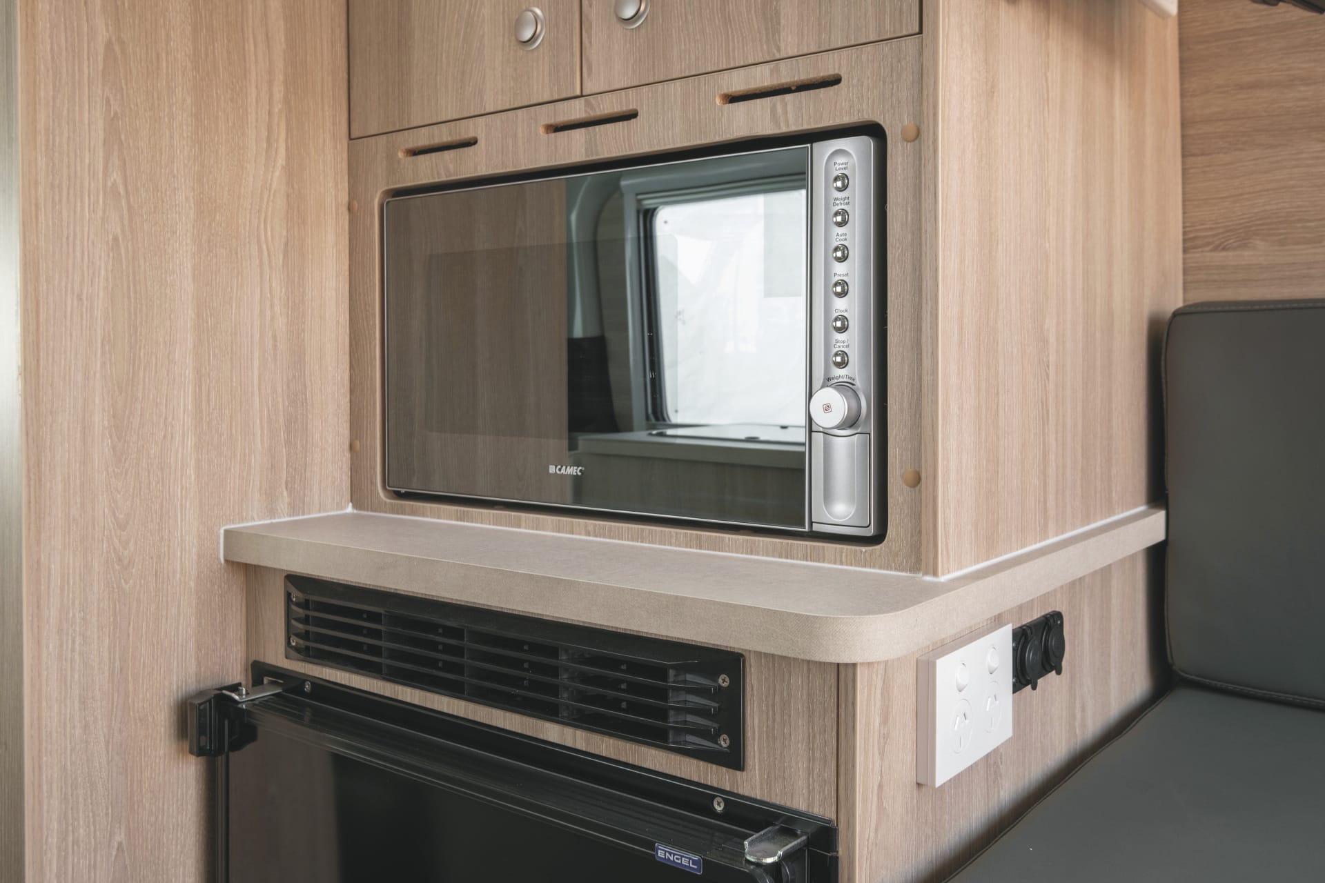 AUS_TRA_20231215_BR_30