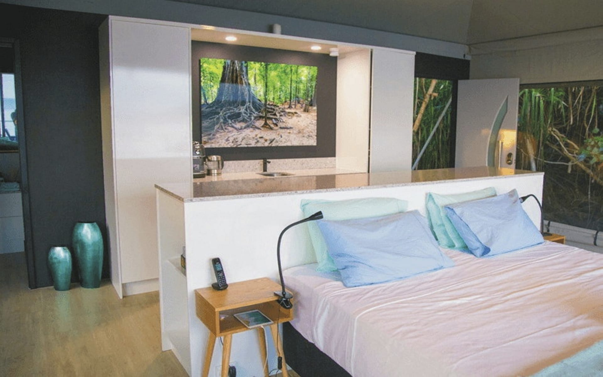 AUS_XCH_20221013_IVB_2