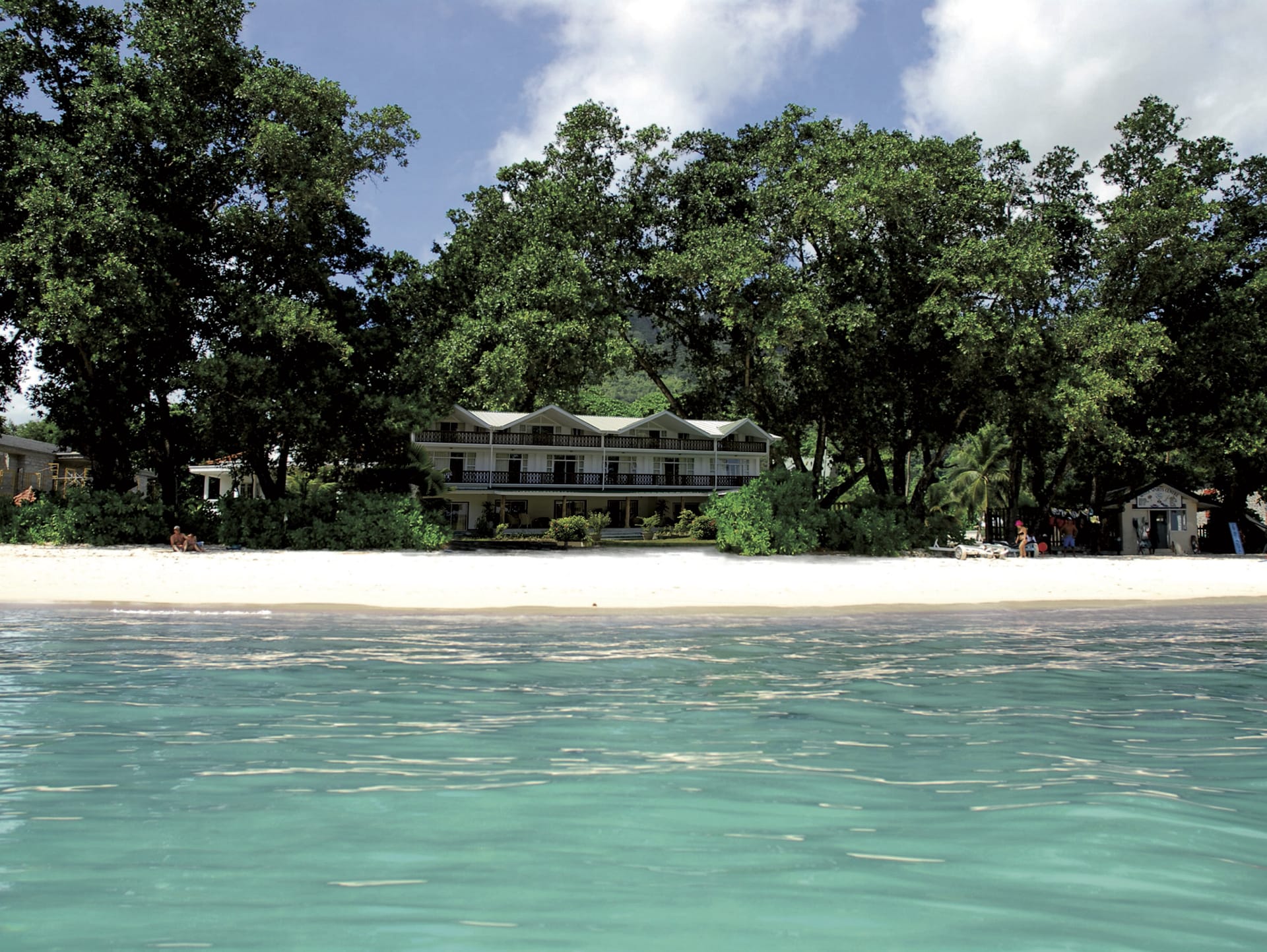 IOZ_SEY_001_20140710_DTT