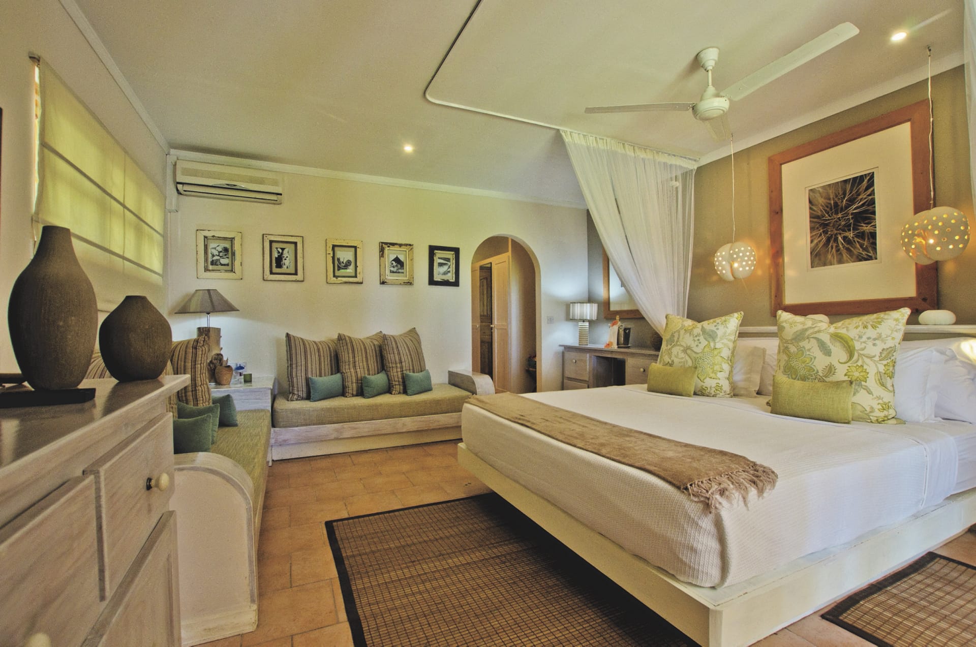 IOZ_SEY_008_20130710_DTT