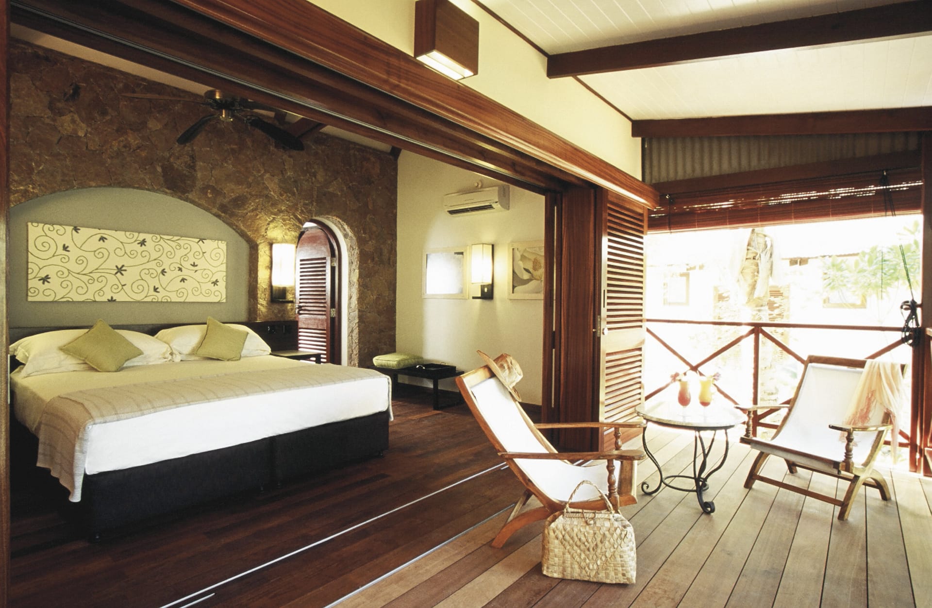 IOZ_SEY_104_20080214_SS