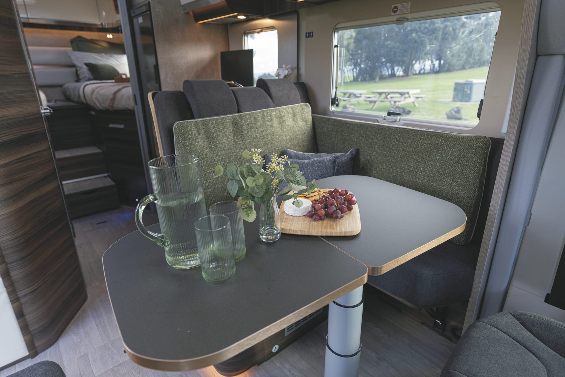 NZL_TRA_20241218_BR_49